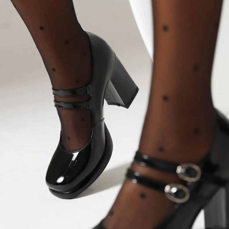 女性用パテントレザーパンプス,ダブルバックル,ラウンドヘッド - Home Office Head のレビューと価格